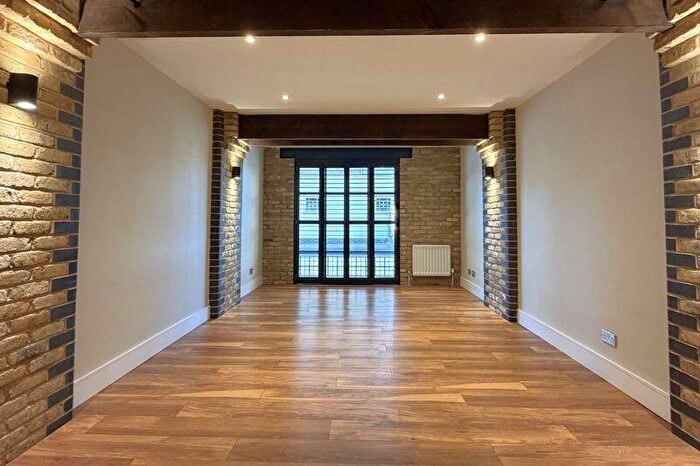 2 Bedroom Flat To Rent In Millennium Drive, Isle Of Dogs, E14