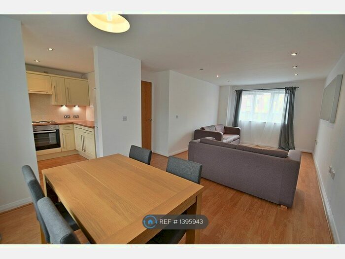 2 Bedroom Flat To Rent In The Bails, Worsley, Manchester, M28