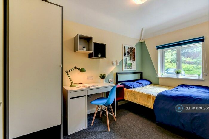 6 Bedroom Semi-Detached House To Rent In Auckland Drive, Brighton, BN2