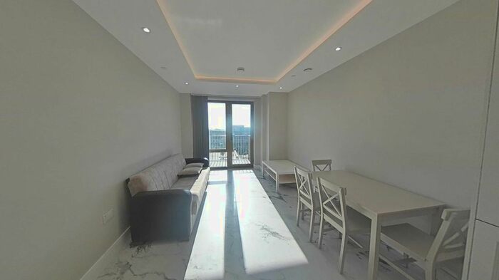 2 Bedroom Flat To Rent In Barundi Court, The Mall, W5