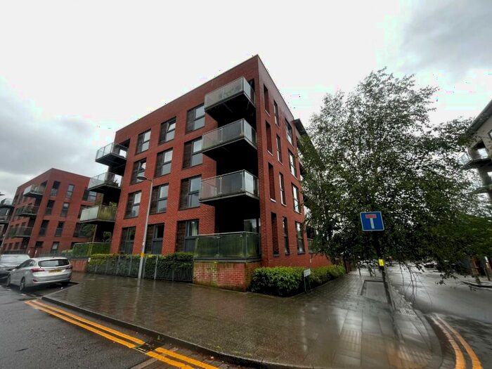 2 Bedroom Apartment To Rent In Bell Barn Road, Birmingham, B15