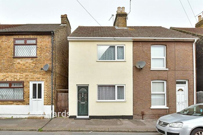 3 Bedroom Semi Detached House For Sale In Unity Street, Sittingbourne, Kent, ME10