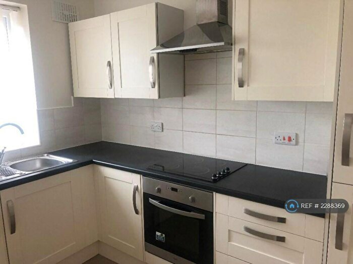 2 Bedroom Flat To Rent In Leger Court, Doncaster, DN2