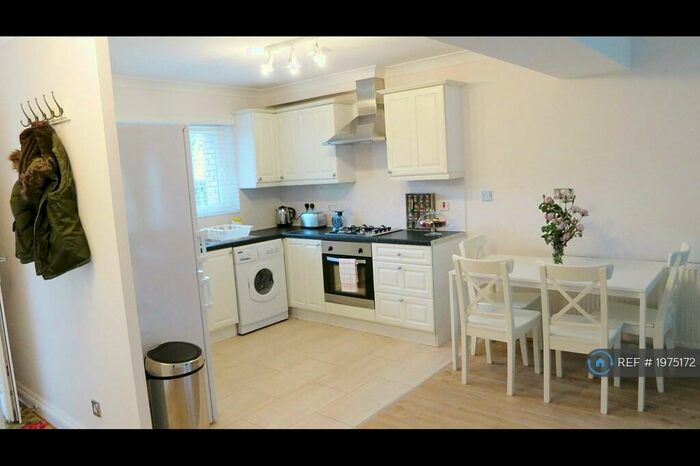 1 Bedroom Flat To Rent In Buckters Rents, London, SE16