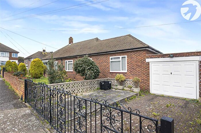 3 Bedroom Bungalow For Sale In Swain Close, Rochester, Kent, ME2