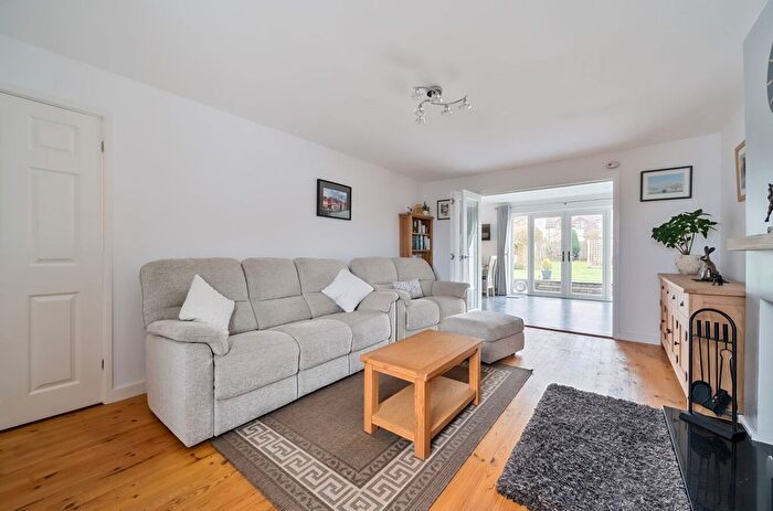 3 Bedroom Detached Bungalow For Sale In Maple Crescent, Clanfield, PO8