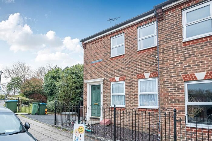 3 Bedroom End Terrace House For Sale In Keen Close, Fairford Leys, HP19