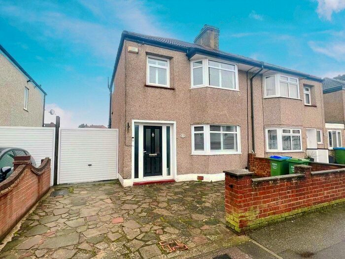 3 Bedroom Semi-Detached House To Rent In Gipsy Road, Welling, Kent, DA16