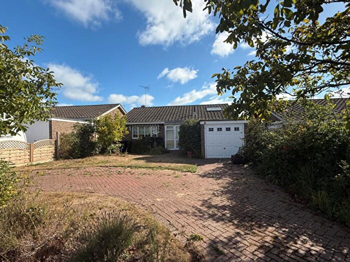 2 Bedroom Detached Bungalow For Sale In Lowe Chase, Walton-on-the-naze, CO14