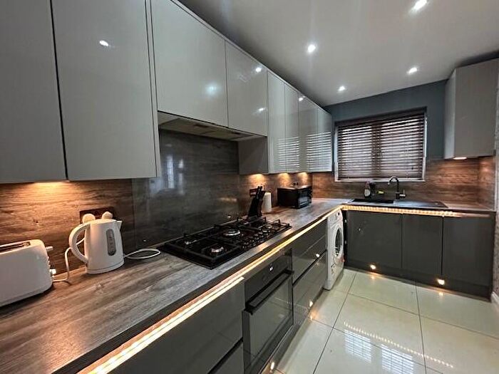 4 Bedroom House To Rent In Hazelmere Gardens, Hornchurch, RM11