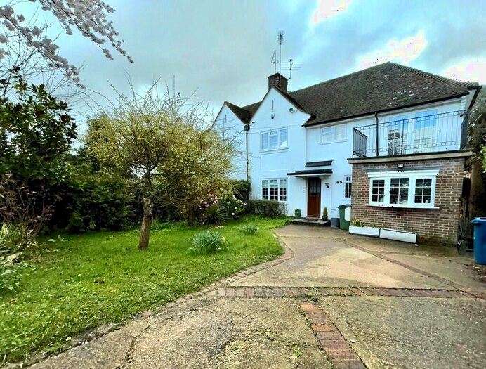 4 Bedroom Semi-Detached House To Rent In Evelyn Drive, Pinner, HA5