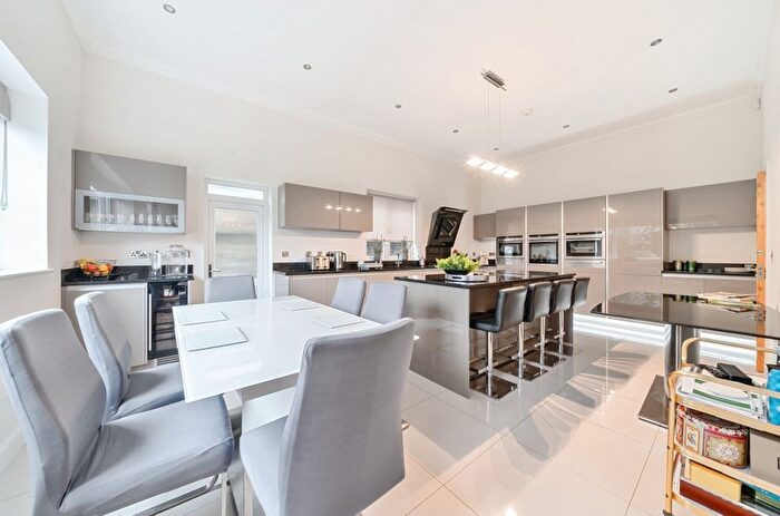 8 Bedroom Detached House To Rent In Hamilton Road, London, W5