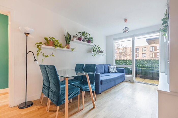 2 Bedroom Flat For Sale In Steevens Court, Guthridge Close, E14