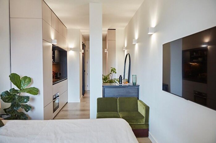 Studio To Rent In Dandi-on-The-Hill, Harrow, Middlesex, HA1