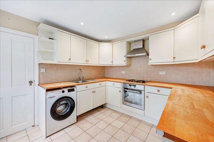 1 Bedroom Flat To Rent In Boscombe Road, London, W12