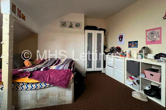 1 Bedroom Terraced House To Rent In Room (Top Floor), Wrangthorn Place, Leeds, LS6