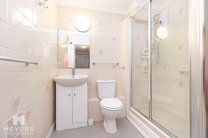 1 Bedroom Flat For Sale In Sea Road, Bournemouth, BH5
