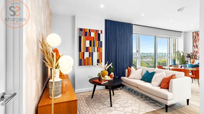 1 Bedroom Flat To Rent In Beverley Court, West Wimbledon, London, London, SW20