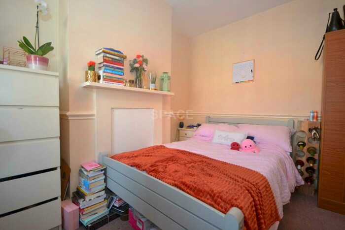 4 Bedroom Terraced House To Rent In Cardigan Gardens, Reading, Berkshire, RG1