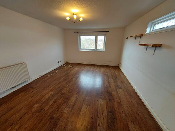 2 Bedroom Flat To Rent In Alderley Crescent, Walsall, WS3