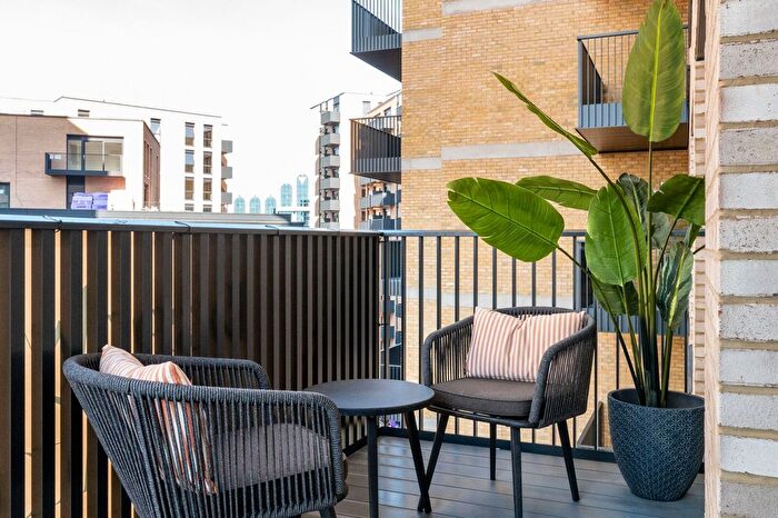 2 Bedroom Flat For Sale In Kew Bridge Rise, Kew Bridge, TW8