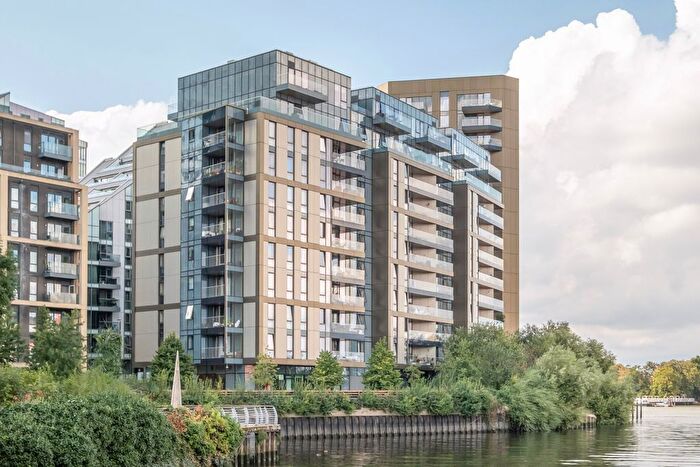 2 Bedroom Flat For Sale In Enterprise Way, London, SW18