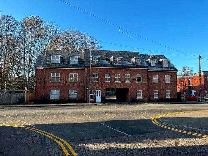 2 Bedroom Flat To Rent In Red Lion Street, Chesham, HP5