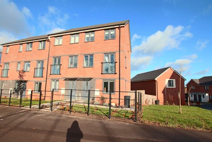 3 Bedroom Town House To Rent In Tithebarn Way, Tithebarn, Exeter, EX1