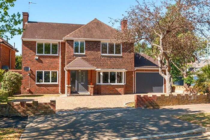4 Bedroom Detached House For Sale In High View, Cheam, SM2