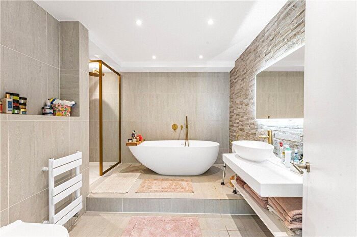 2 Bedroom Apartment For Sale In Martha's Buildings, London, EC1V