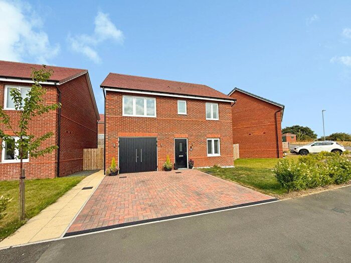 4 Bedroom Detached House For Sale In Ashtree Avenue, High Spen, NE39