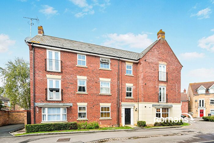 2 Bedroom Flat To Rent In Stackpole Crescent, Swindon, SN25