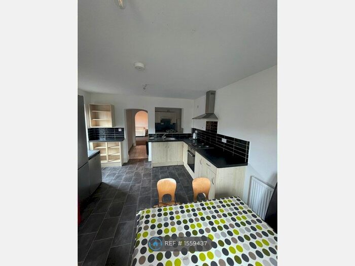 6 Bedroom End Of Terrace House To Rent In Fleetwood Road, Leicester, LE2