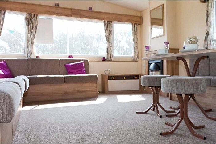3 Bedroom Mobile/park Home For Sale In Hillway Road, Bembridge, PO35