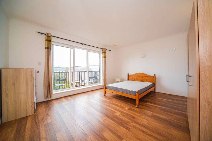 3 Bedroom Flat To Rent In Narrow Street, Limehouse, London, E14