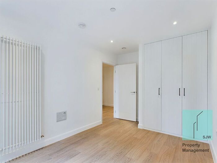 1 Bedroom Flat To Rent In Eden Place, Ellipse House, E16