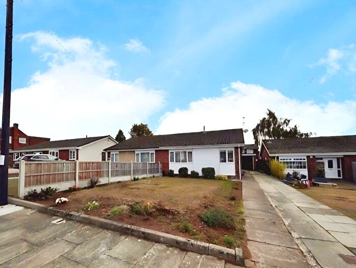 2 Bedroom Bungalow To Rent In Nearfield Road, Doncaster, South Yorkshire, DN4