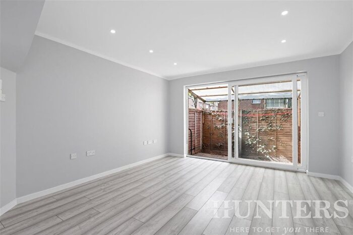 3 Bedroom Town House To Rent In Morland Place, London, N15