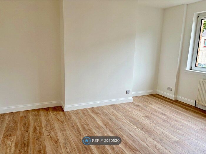 2 Bedroom Flat To Rent In Broomhead Drive, Dunfermline, KY12
