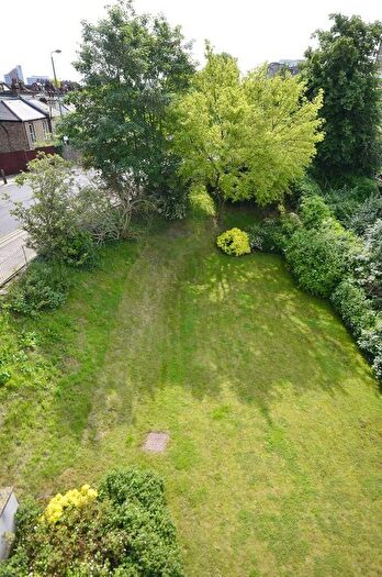 2 Bedroom Flat To Rent In Dryburgh Road, London, SW15