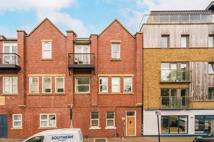 2 Bedroom Flat To Rent In Yukon Road, London, SW12