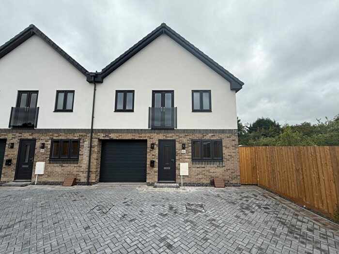 3 Bedroom End Of Terrace House To Rent In Cricklade Road, Swindon, SN2