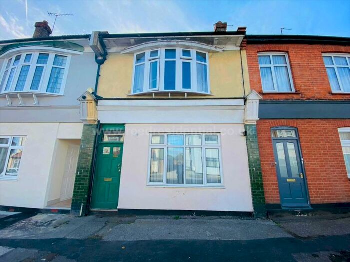 1 Bedroom Flat To Rent In Westborough Road, Westcliff On Sea, SS0