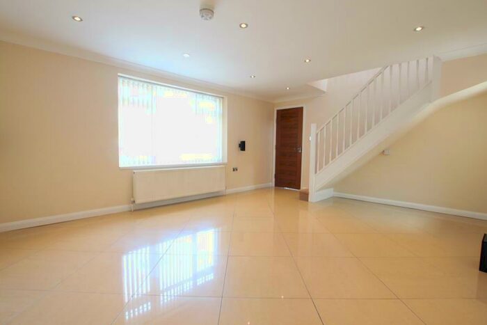 1 Bedroom Duplex To Rent In Bisley, GU24