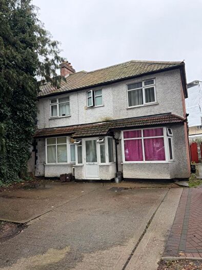 4 Bedroom Semi Detached House For Sale In Watford Way, London, NW4