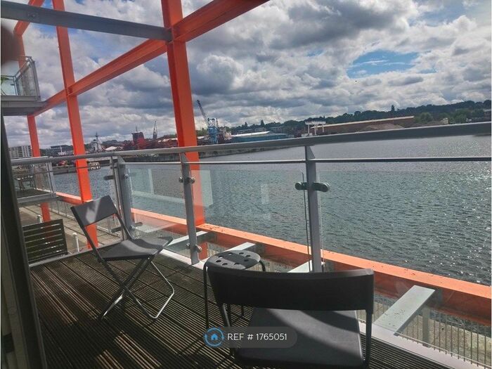 2 Bedroom Flat To Rent In Watersmeet, Chatham, ME4