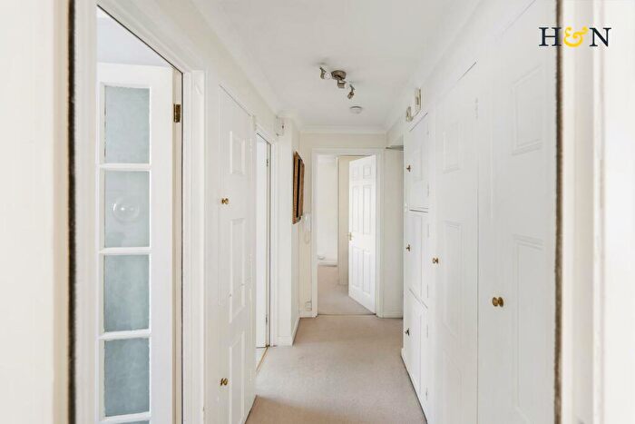 1 Bedroom Flat For Sale In Kingsway, Hove, BN3