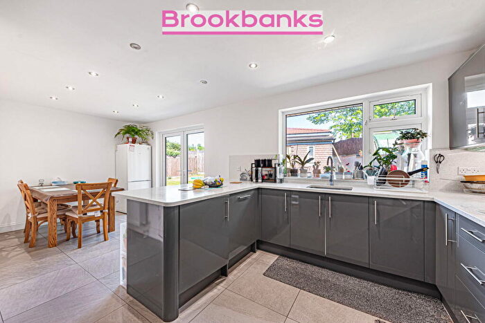 6 Bedroom Semi Detached House For Sale In Hogspringville, Hockenden Lane, Swanley, BR8