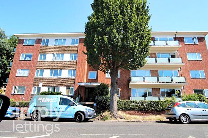 2 Bedroom Flat To Rent In The Drive, Hove, BN3