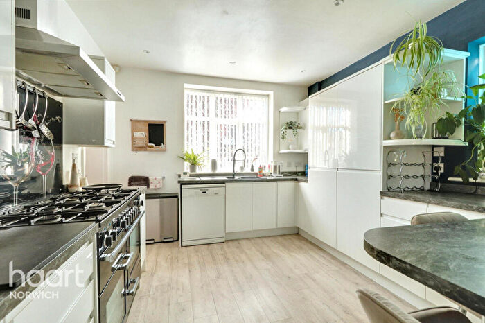 4 Bedroom Detached House For Sale In Cromer Road, Norwich, NR6
